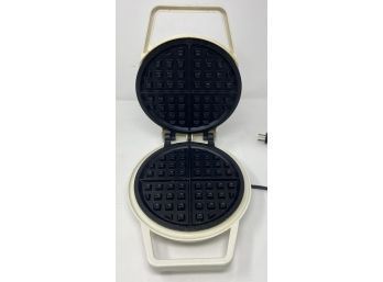 WAFFLE MAKER BY TOASTMASTER