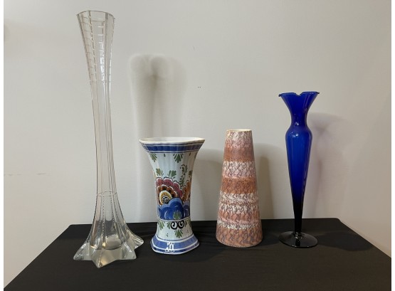 VINTAGE COLLECTION OF ASSORTED GLASS AND PORCELAIN VASES