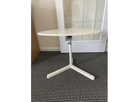 ADJUSTABLE FORMICA TRIANGLE TABLE