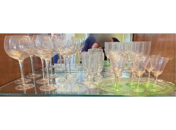 COLLECTION OF ASSORTED GLASSWARE