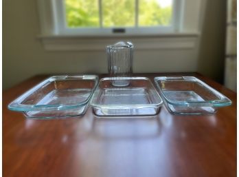 3 PC SET OF VINTAGE PYREX CASSEROLE DISHES AND GLASS PITCHER