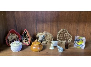 ASSORTED COLLECTION OF DECORATIVE VINTAGE PIECES
