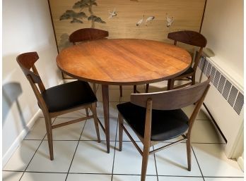MCM ROUND DINING TABLE WITH 4 LEATHER COVERED SIDE CHAIRS