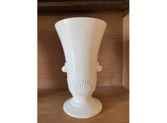 Vintage Anchor Hocking Fire King Ivory Vitrock Seashell Vase
