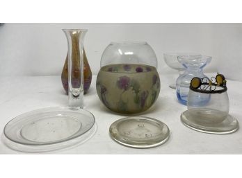 ASSORTED COLLECTION OF GLASS BOWLS AND VASES