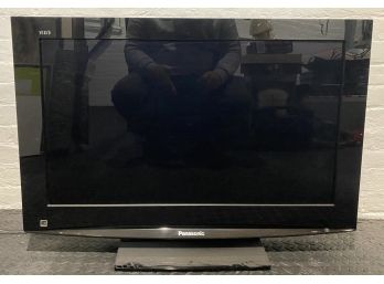 PANASONIC 32' LCD TV