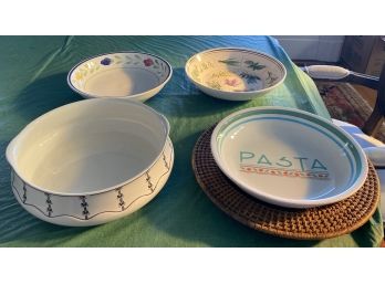 ASSORTED COLLECTION OF CERAMIC AND PORCELAIN BOWLS