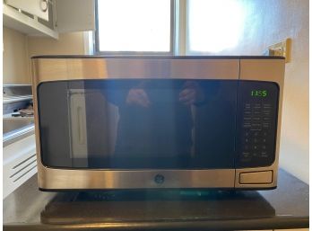 GE 1.1 CU. FT MICROWAVE OVEN