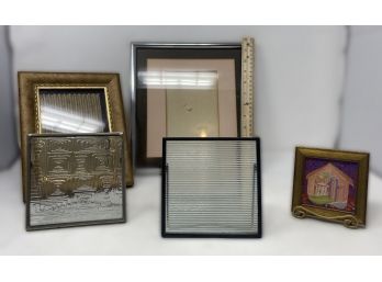 ASSORTED COLLECTION OF FRAMES