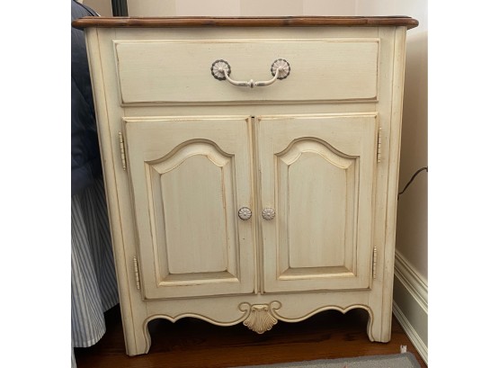 Ethan Allen French Country Nightstand
