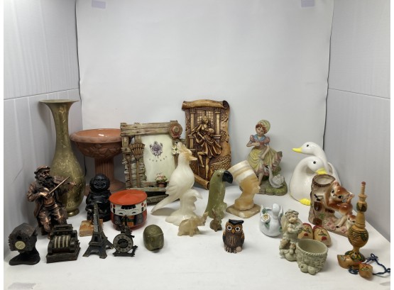 ASSORTED COLLECTION OF ANIMAL STONE SCULPTURES, MINIATURE FIGURINES AND SOUVENIRS