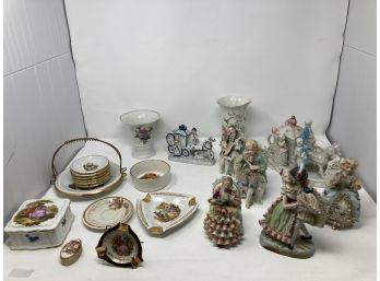 ASSORTED COLLECTION OF VINTAGE COLLECTABLE PORCELAIN FIGURINES, ASHTRAYS, DISHES AND VASE