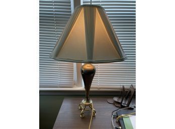 VINTAGE POLISHED BRASS FOOTED TABLE LAMP