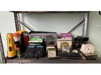 ASSORTED VINTAGE ELECTRONICS AND HOUSEHOLD ITEMS