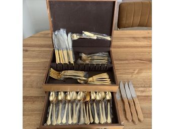 Gold Colored Flatware Set In Box, Comes With 4 Steak Knives