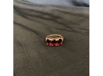 14k Gold Ring With 3 Garnets