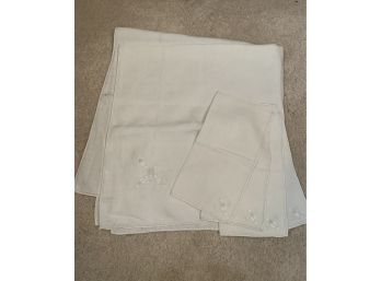 Card Table Tablecloth With 4 Napkins With Beautiful Corner Stitching