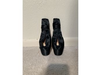 Leos Pointe Ballet Shoes Size 4 1/2c