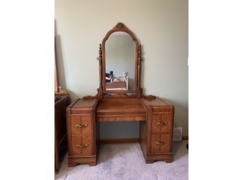 Waterfall Vanity With 4 Drawers