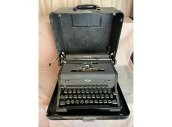 Royal Arrow Typewriter In Carrying Case