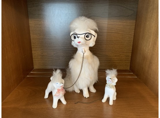 Poodle Mama Wearing Glasses With Babies Chain Family Figurines
