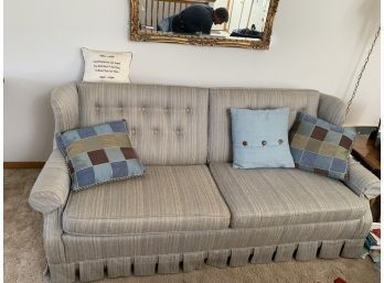 Tufted Back Couch With Throw Pillows