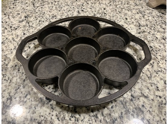 Lodge Cast Iron Mini Cake Muffin Biscuit Pan