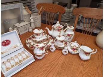 Royal Albert Old Country Roses Set Service For 4