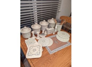 Pfaltzgraff Heirloom Stoneware Set #6
