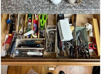Contents Of Kitchen Drawer