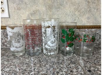 Christmas Themed Glassware 10 Pieces In Total