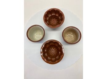2 Earthenware Molds And 2 Small Bowls/pots