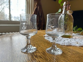 Wine Glass With Vine Engraiving