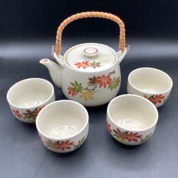 Vintage Tea Pot With Rattan Handle And 4 Cups