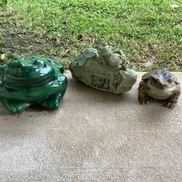 3 VERY REALISTIC Outdoor Garden Frogs, Toad, And Welcome Sign