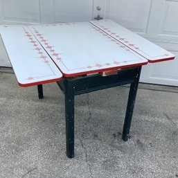 1950s Enamel Table With 2 Pull Out Leaves