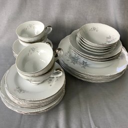 Empress China El Patio Complete Service For 4 (Plus And Minus One Bowl Size)