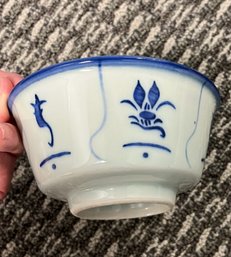 Chinese Rice/Noodle Bowl Blue And White Handpainted 5' Diameter 2 1/2 'Tall  Citron_green (973)