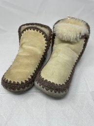 New Zealand Slippers - Most Likely Size 7 1/2