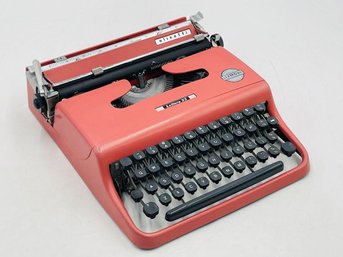 Olivetti Lettera 200 Mechanical Typewriter By Marcello Nizzoli Made In Great Britain