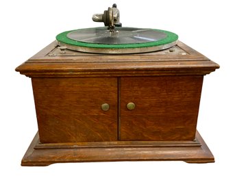 Victor Tabletop Phonograph VV-vI