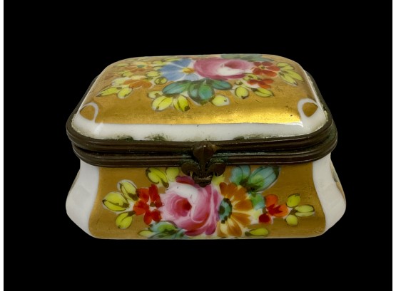 Hand Painted Limoges Type (unsigned) Porcelain Pill Box