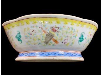 Early Export Chinese Famille Rose Footed Hand Painted Dish
