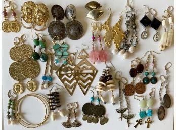 25 Pairs Of Costume Jewelry Earrings (a)