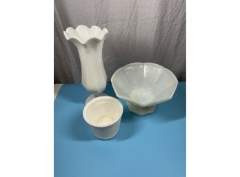 Milk Glass Lot Of 2 Bowls And A Large Vase