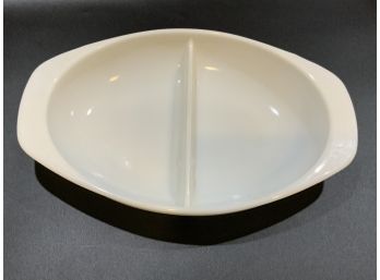 Pyrex 1063 Opal 1.5 Qt Oval Divided Dish