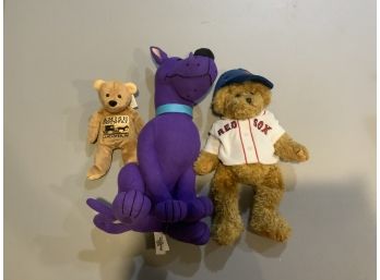 Stuffed Animal Lot With Purple Scooby Doo, Bearington Boston Red Sox And Amish Bear
