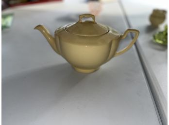 Mid-Size Vintage Johnson & Brothers Teapot 'Goldendawn'
