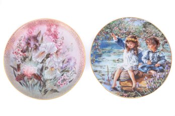 Pair Of Vintage Illustrated 8.5' Porcelian Plates