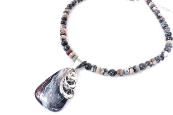 Stone Pendant & Necklace